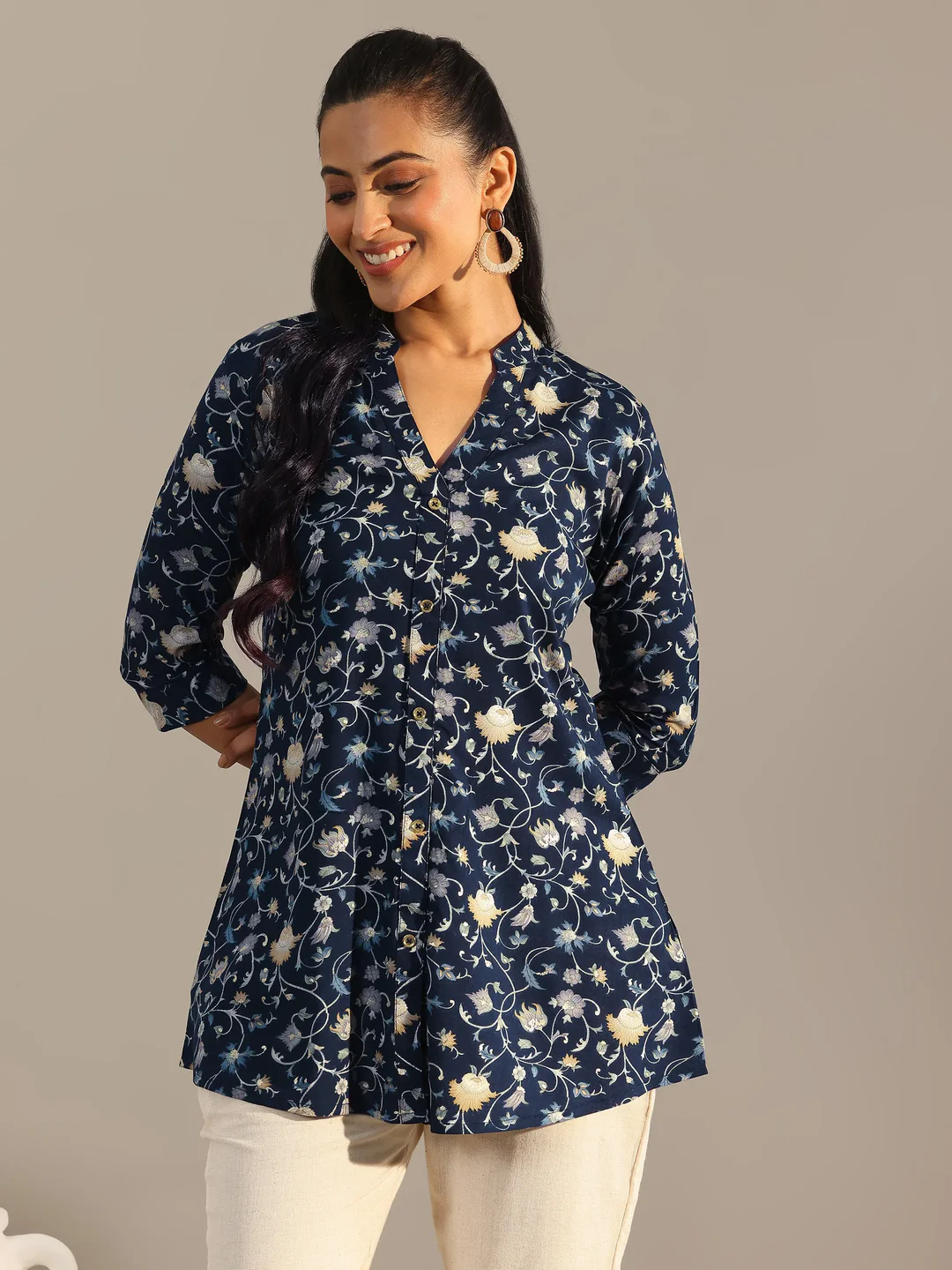 29491O_5Main_905b3bf7-d3af-4311-930b-36ee23d54742.webp Blue Printed Rayon Straight Short Kurti - Image 1